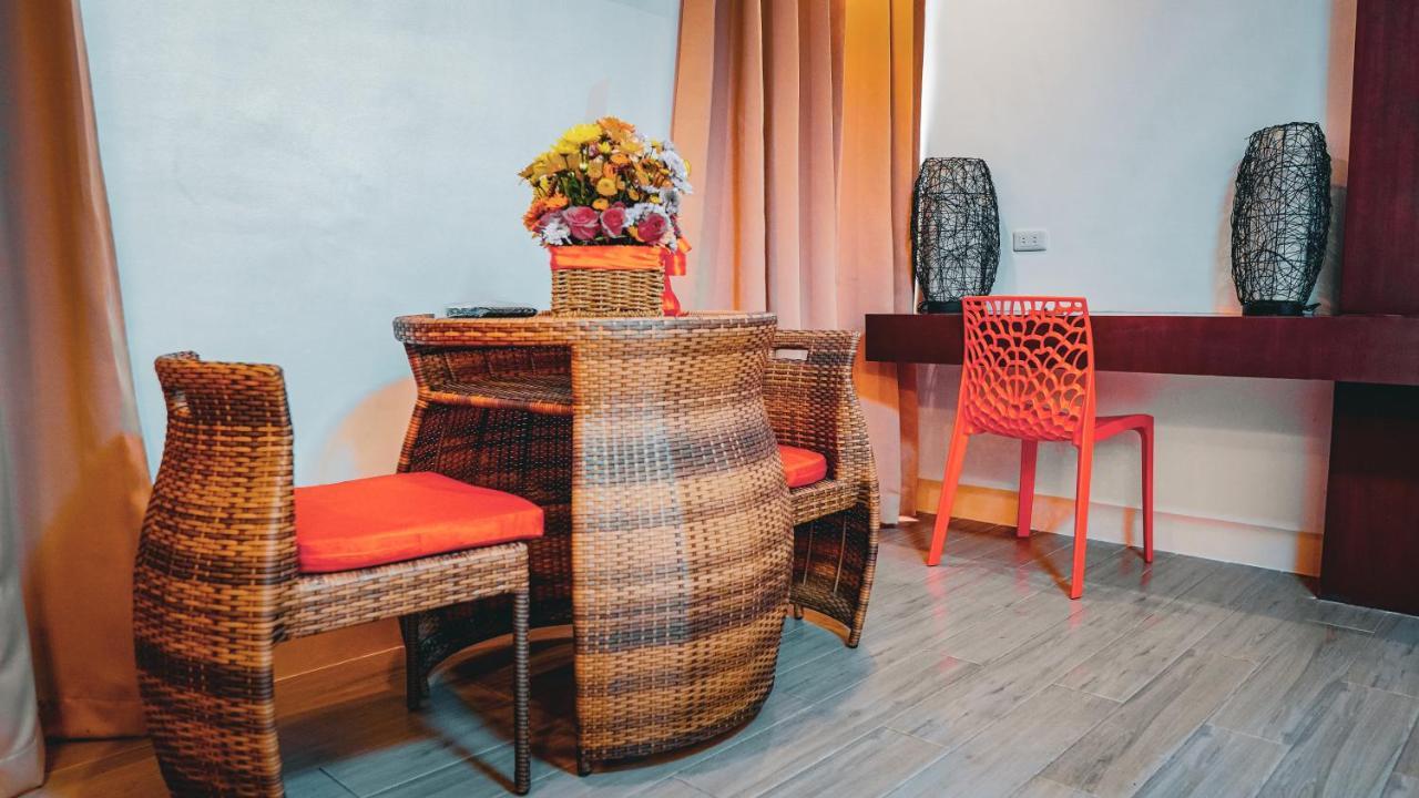 Aya Hotel & Residences Clarin  ภายนอก รูปภาพ
