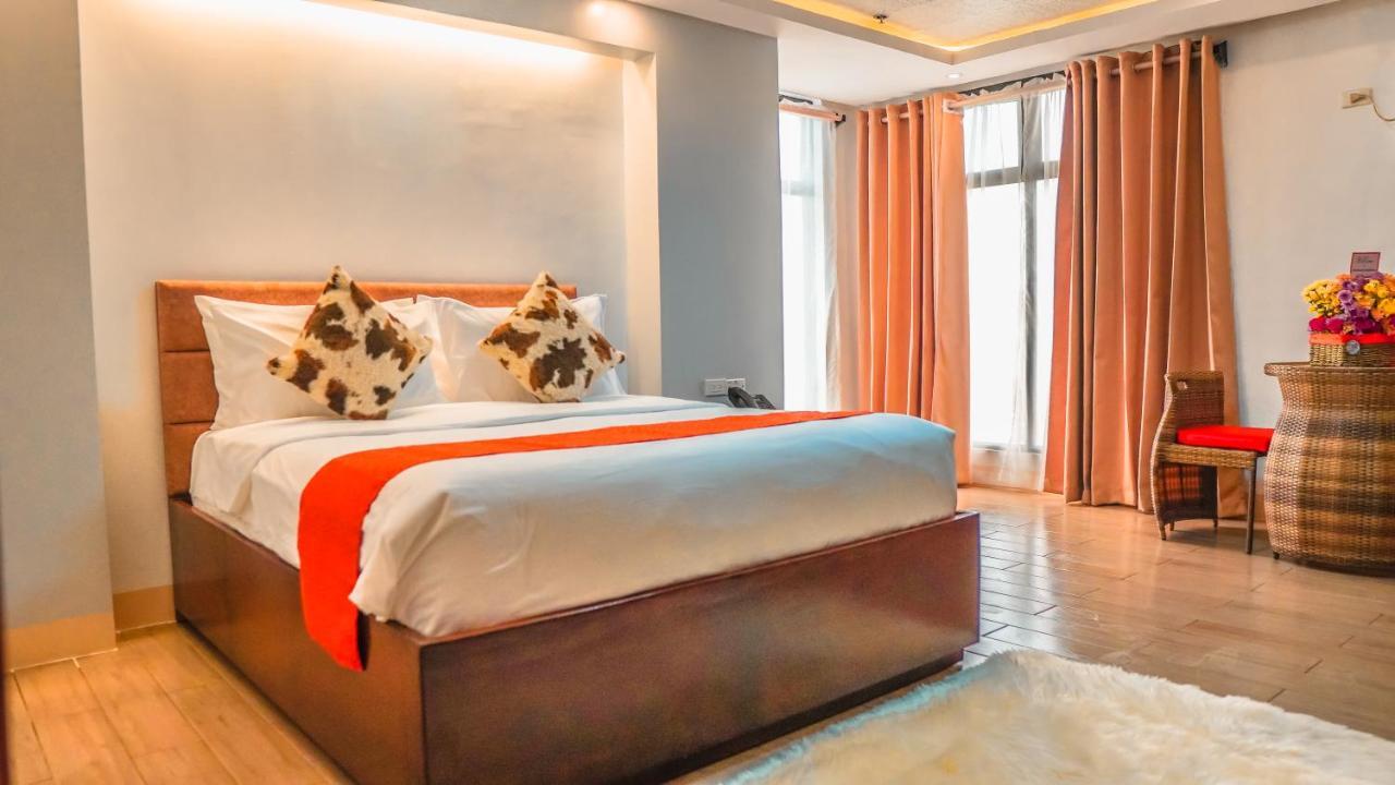 Aya Hotel & Residences Clarin  ภายนอก รูปภาพ
